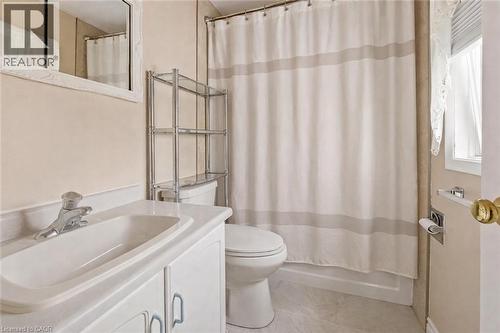 104 Rolling Meadows Drive, Kitchener, ON - Indoor Photo Showing Bathroom