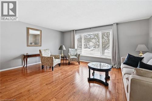 2223 Manchester Drive, Burlington, ON - Indoor Photo Showing Living Room