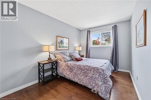 2223 Manchester Drive, Burlington, ON - Indoor Photo Showing Bedroom