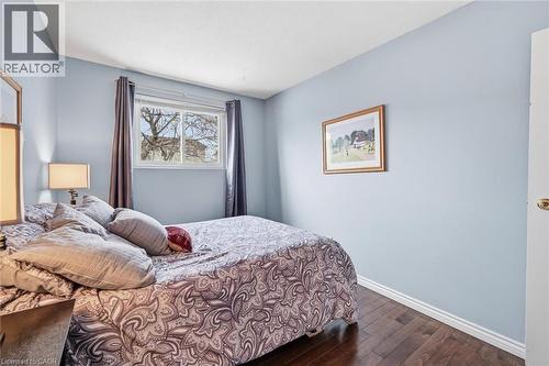2223 Manchester Drive, Burlington, ON - Indoor Photo Showing Bedroom