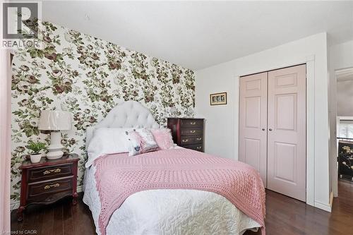 2223 Manchester Drive, Burlington, ON - Indoor Photo Showing Bedroom