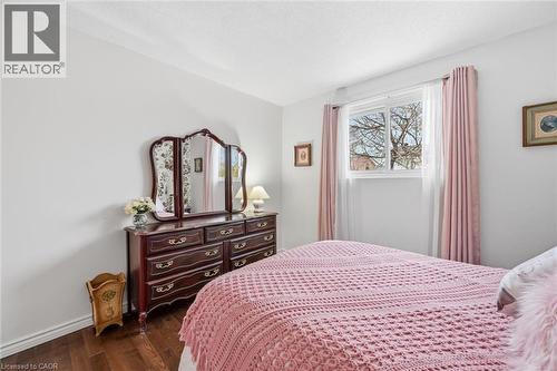 2223 Manchester Drive, Burlington, ON - Indoor Photo Showing Bedroom