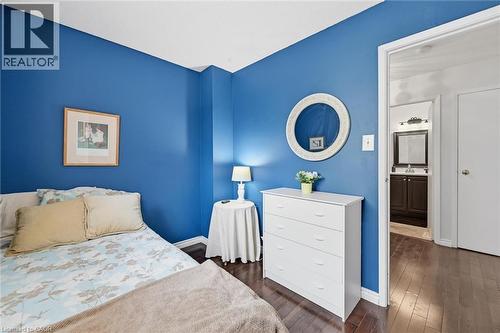 2223 Manchester Drive, Burlington, ON - Indoor Photo Showing Bedroom