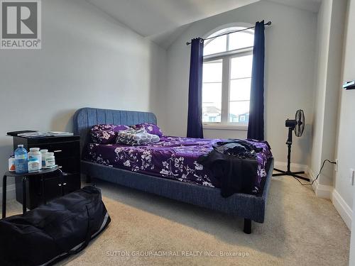 984 Crowsnest Hollow, Pickering, ON - Indoor Photo Showing Bedroom