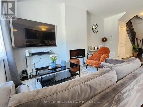 984 Crowsnest Hollow, Pickering, ON - Indoor Photo Showing Living Room