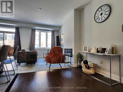 984 Crowsnest Hollow, Pickering, ON - Indoor