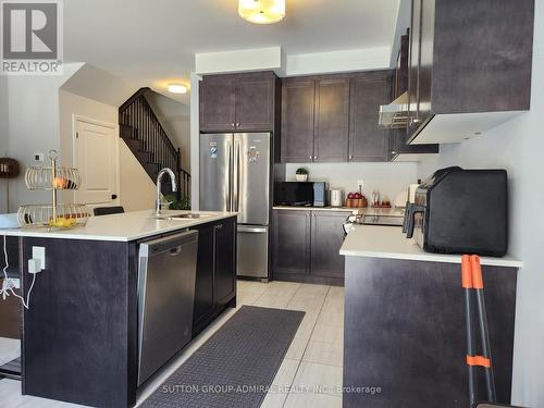 984 Crowsnest Hollow, Pickering, ON - Indoor Photo Showing Kitchen With Stainless Steel Kitchen With Upgraded Kitchen