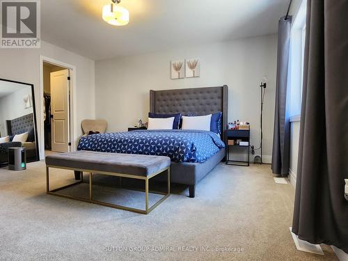 984 Crowsnest Hollow, Pickering, ON - Indoor Photo Showing Bedroom