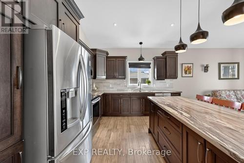 15 Kempton Avenue, Belleville (Thurlow Ward), ON - Indoor Photo Showing Kitchen With Double Sink With Upgraded Kitchen