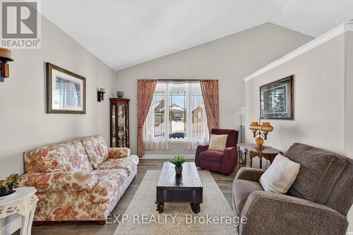 15 Kempton Avenue, Belleville (Thurlow Ward), ON - Indoor Photo Showing Living Room