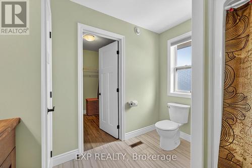15 Kempton Avenue, Belleville (Thurlow Ward), ON - Indoor Photo Showing Bathroom