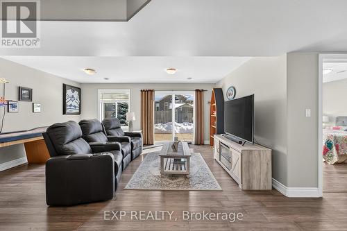 15 Kempton Avenue, Belleville (Thurlow Ward), ON - Indoor Photo Showing Living Room
