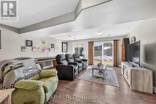 15 Kempton Avenue, Belleville (Thurlow Ward), ON - Indoor