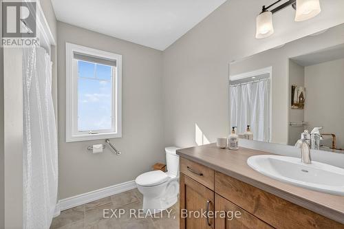 15 Kempton Avenue, Belleville (Thurlow Ward), ON - Indoor Photo Showing Bathroom