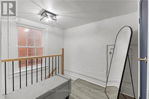 199 Barton Street W, Hamilton, ON - Indoor Photo Showing Other Room
