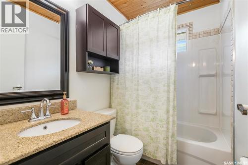 251 Hanley Crescent, Regina, SK - Indoor Photo Showing Bathroom