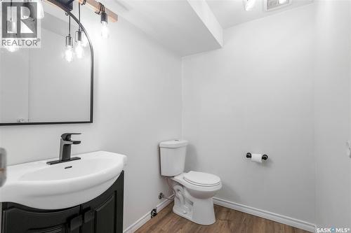 251 Hanley Crescent, Regina, SK - Indoor Photo Showing Bathroom