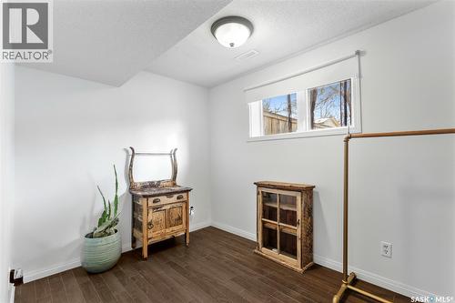 251 Hanley Crescent, Regina, SK - Indoor
