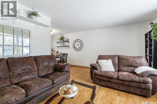 251 Hanley Crescent, Regina, SK - Indoor Photo Showing Living Room