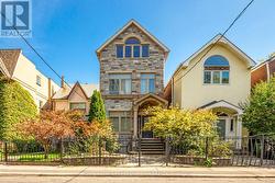 329 LIPPINCOTT STREET  Toronto, ON M5S 2P6