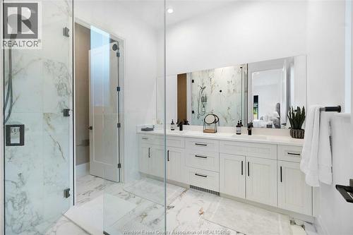 572 Lily Mac Boulevard, Windsor, ON - Indoor Photo Showing Bathroom