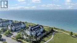 301 - 395 LAKEBREEZE DRIVE  Clarington, ON L1B 0A5