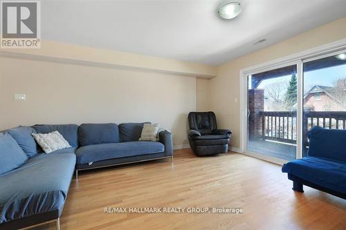 348 Stewart Street, Ottawa, ON - Indoor Photo Showing Living Room