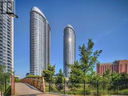 2102 - 125 VILLAGE GREEN SQUARE  Toronto, ON M1S 0G3