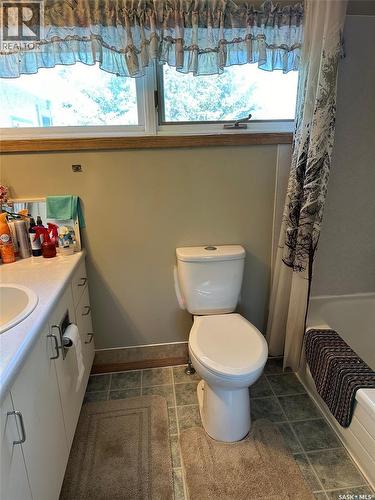 441 2Nd Avenue, Benson Rm No. 35, SK - Indoor Photo Showing Bathroom