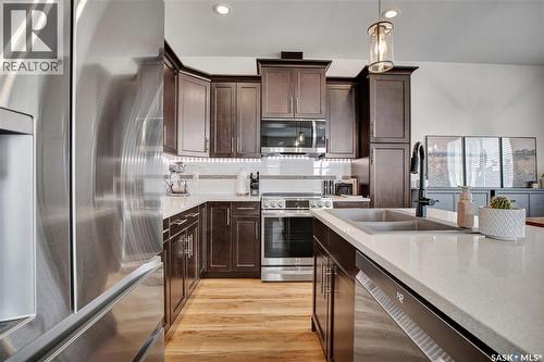 13 600 Maple Crescent, Warman, SK - Indoor Photo Showing Kitchen With Double Sink With Upgraded Kitchen