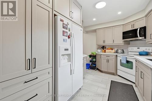 2478 Malcolm Crescent, Burlington, ON - Indoor Photo Showing Kitchen