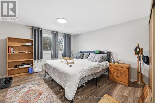 2478 Malcolm Crescent, Burlington, ON - Indoor Photo Showing Bedroom
