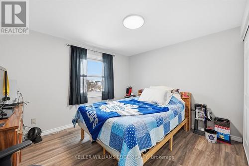 2478 Malcolm Crescent, Burlington, ON - Indoor Photo Showing Bedroom