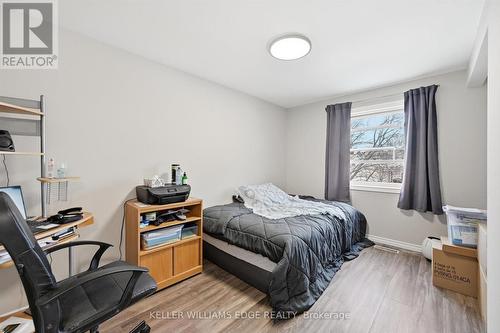 2478 Malcolm Crescent, Burlington, ON - Indoor Photo Showing Bedroom