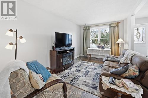 2478 Malcolm Crescent, Burlington, ON - Indoor Photo Showing Living Room