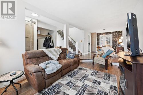 2478 Malcolm Crescent, Burlington, ON - Indoor Photo Showing Living Room