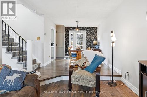 2478 Malcolm Crescent, Burlington, ON - Indoor Photo Showing Living Room