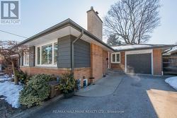 67 SAYBROOK AVENUE  Toronto, ON M8Z 2V6