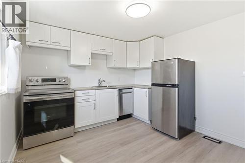 216 Walter Avenue S, Hamilton, ON - Indoor Photo Showing Kitchen