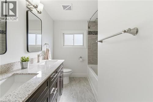 216 Walter Avenue S, Hamilton, ON - Indoor Photo Showing Bathroom