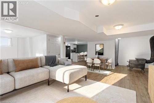 216 Walter Avenue S, Hamilton, ON - Indoor Photo Showing Living Room