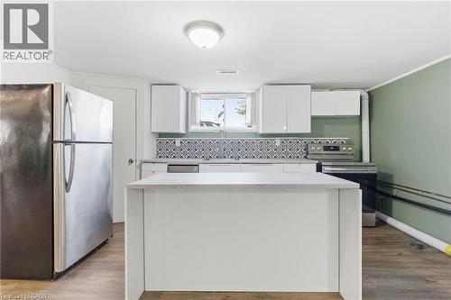 216 Walter Avenue S, Hamilton, ON - Indoor Photo Showing Kitchen