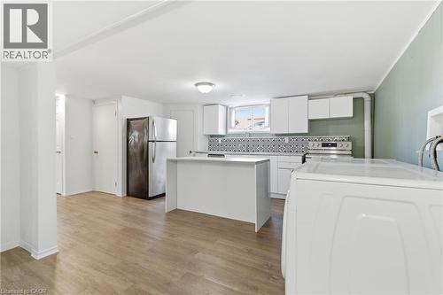 216 Walter Avenue S, Hamilton, ON - Indoor Photo Showing Kitchen