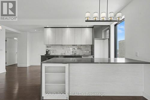 1606 - 20 Daly Avenue, Ottawa, ON - Indoor Photo Showing Kitchen