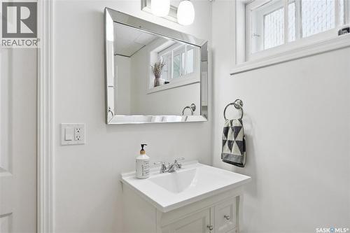 1113 2Nd Street E, Saskatoon, SK - Indoor Photo Showing Bathroom