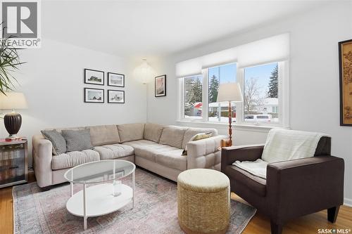 1113 2Nd Street E, Saskatoon, SK - Indoor Photo Showing Living Room