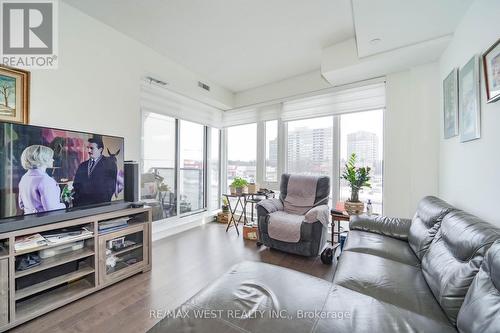 201A - 9608 Yonge Street, Richmond Hill, ON - Indoor Photo Showing Living Room