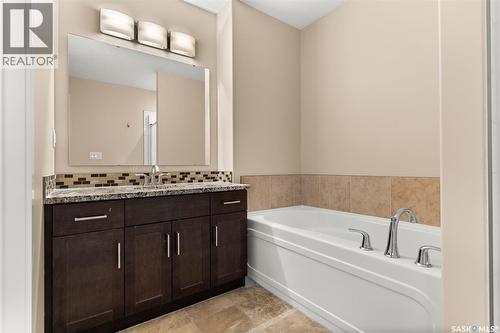4733 Green View Crescent E, Regina, SK - Indoor Photo Showing Bathroom
