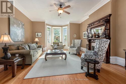 2 George Street N, Smiths Falls, ON - Indoor Photo Showing Living Room