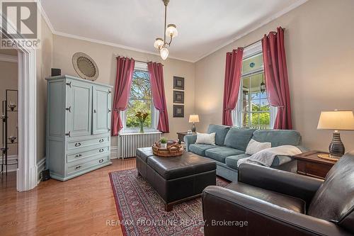 2 George Street N, Smiths Falls, ON - Indoor Photo Showing Living Room